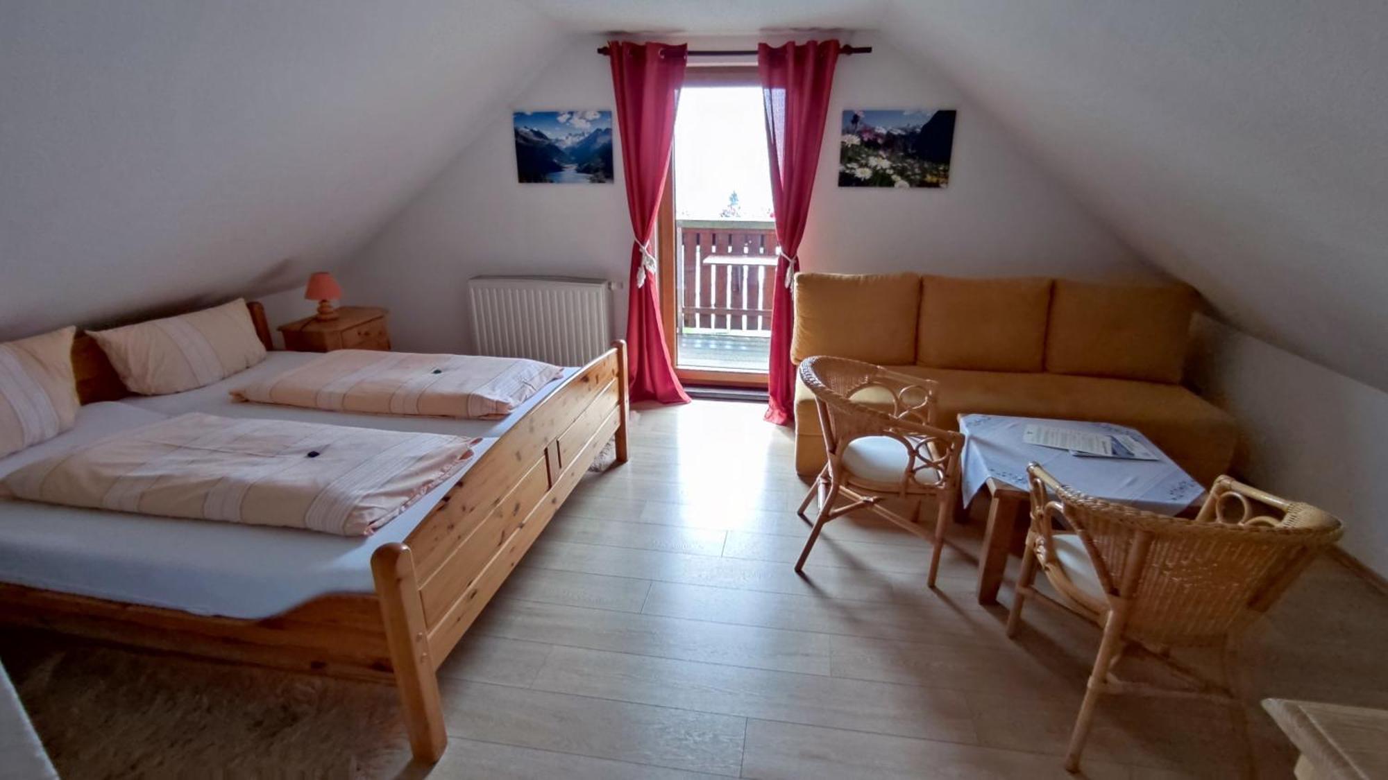 Berggasthaus & Pension Schoene Aussicht Klingenthal Ngoại thất bức ảnh